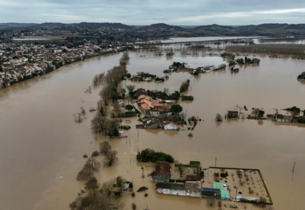 Vue aérienne de la Garonne en crue à Tonneins, dans le Lot-et-Garonne, le 13 février 2026