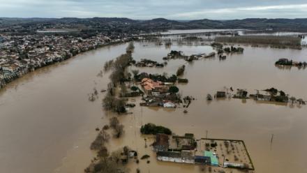 Vue aérienne de la Garonne en crue à Tonneins, dans le Lot-et-Garonne, le 13 février 2026