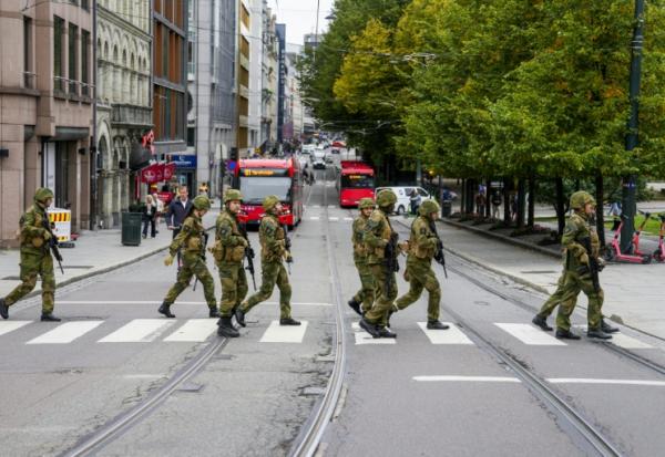 Des soldats participent à un exercice, visant à protéger les autorités, les infrastructures critiques et les installations destinées à l’accueil des forces alliées en situation de crise, le 14 septembre 2026 à Oslo, en Norvège