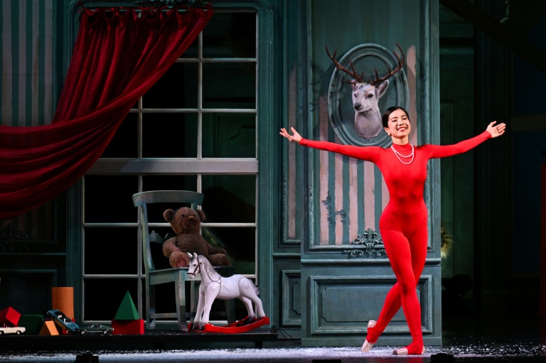 La danseuse de ballet japonaise Harouka Takemi sur la scène de l'opéra de Nijni-Novgorod, en Russie, le 17 mai 2026 