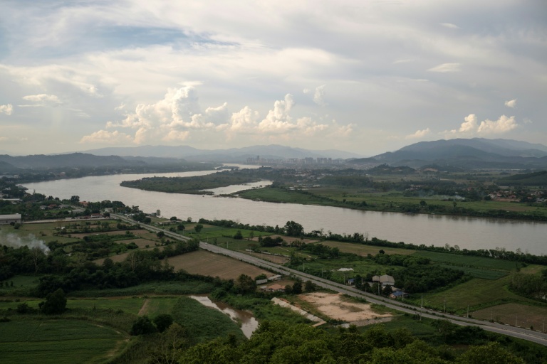 Le Mékong coule dans le triangle d'or à la frontière entre Thaïlande, Birmanie et Laos, le 4 juin 2026