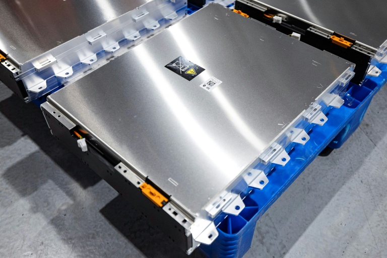 Un module de batterie électrique dans l'usine du fabricant AESC (Automotive Energy Supply Corporation), le 13 novembre 2025 à Lambres-lez-Douai