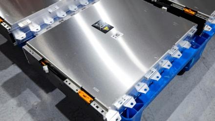 Un module de batterie électrique dans l'usine du fabricant AESC (Automotive Energy Supply Corporation), le 13 novembre 2025 à Lambres-lez-Douai