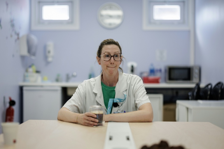 La pédiatre Christelle Pierrot à l'unité d'accueil pour enfants en Danger (Uaped) installée dans le centre hospitalier sud francilien (CHSF) à Corbeil-Essonnes, près de Paris, le 30 juin 2026