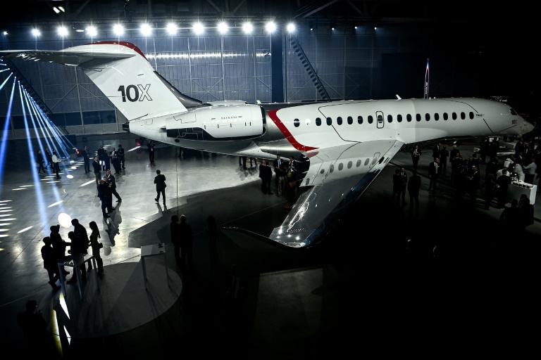 Un Falcon 10X présenté au siège de Dassault, à Bordeaux, le 10 mars 2026