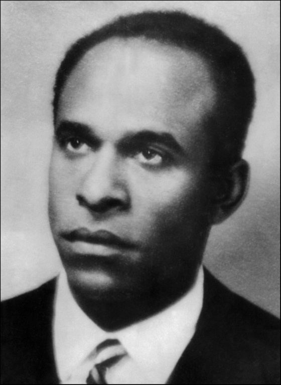 Photo datée des années 50 du psychiatre martiniquais Frantz Fanon, qui théorisa dès 1952le terme 