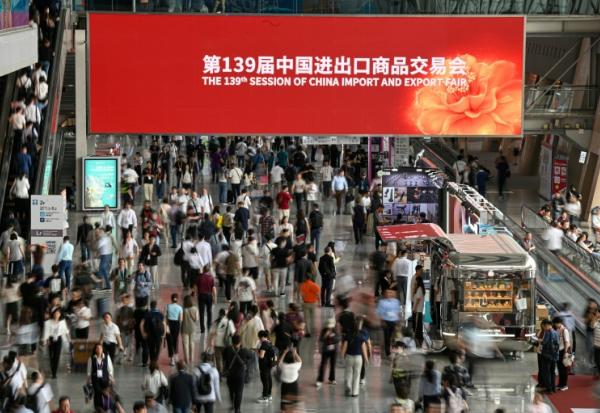 Le public venu visiter la Foire de Canton, en Chine, le 15 avril 2026