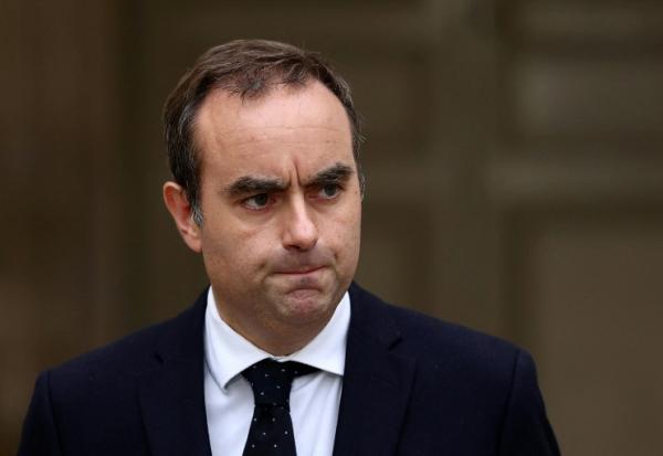 Sébastien Lecornu s'exprime à l'Hôtel Matignon après avoir démissionné de ses fonctions de Premier ministre , le 6 octobre 2025 à Paris