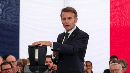 Emmanuel Macron lors d'une visite à l'usine Vorwerk, qui produit les appareils Thermomix, dans le cadre des "Choose France Days", à Donnemain-Saint-Mamès (Eure-et-Loir), le 29 mai 2026