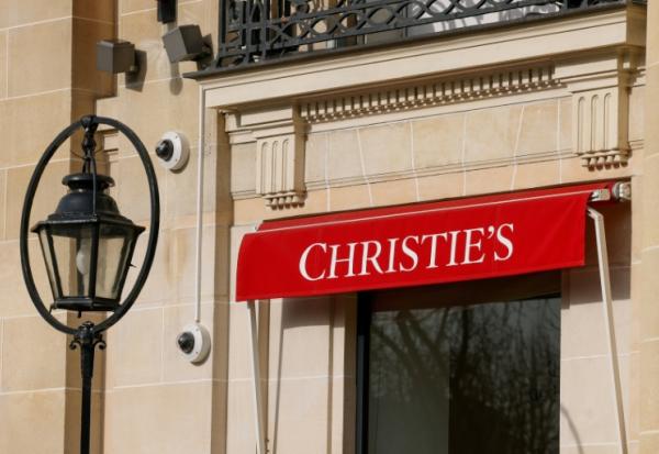 Une vente aux enchères de bijoux ayant appartenu à l'actrice Claudia Cardinale, décédée en septembre, a rapporté vendredi 826.262 euros, a indiqué la société Christie's