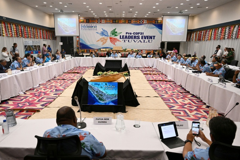 Des dirigeants du Pacifique participent à une réunion préparatoire à la COP31 pour la région du Pacifique à Funafuti, le 6 octobre 2026 aux Tuvalu