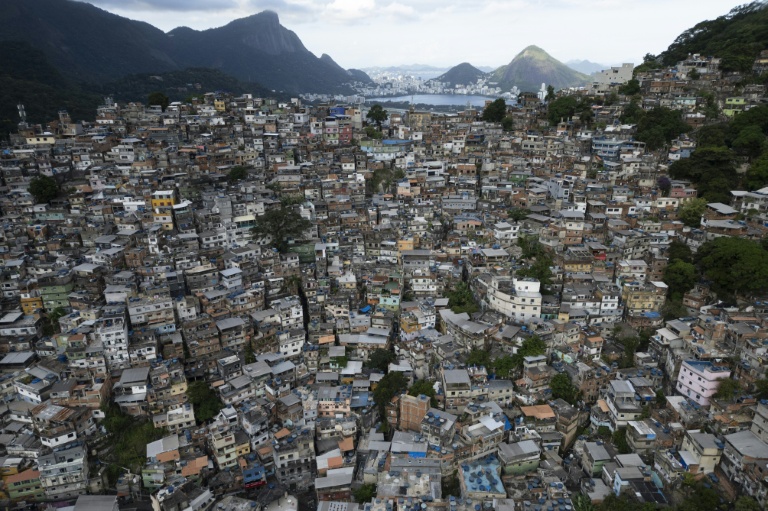 Vue aérienne de la favela de Rocinha à Rio de Janeiro, au Brésil, le 5 mars 2026