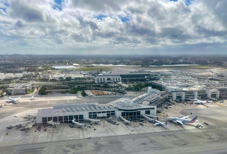 Vue aérienne de l'aéroport international de Miami aux Etats-Unis, le 24 décembre 2020