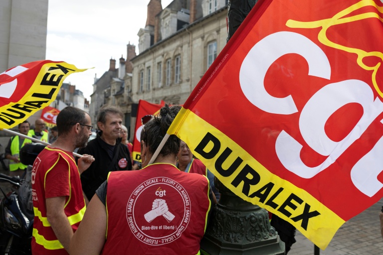 Un rassemblement à l'appel de la CGT a réuni 70 personnes devant le tribunal de commerce d'Orléans, avant l'audience, le 17 septembre 2026.