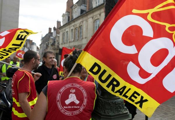 Un rassemblement à l'appel de la CGT a réuni 70 personnes devant le tribunal de commerce d'Orléans, avant l'audience, le 17 septembre 2026.