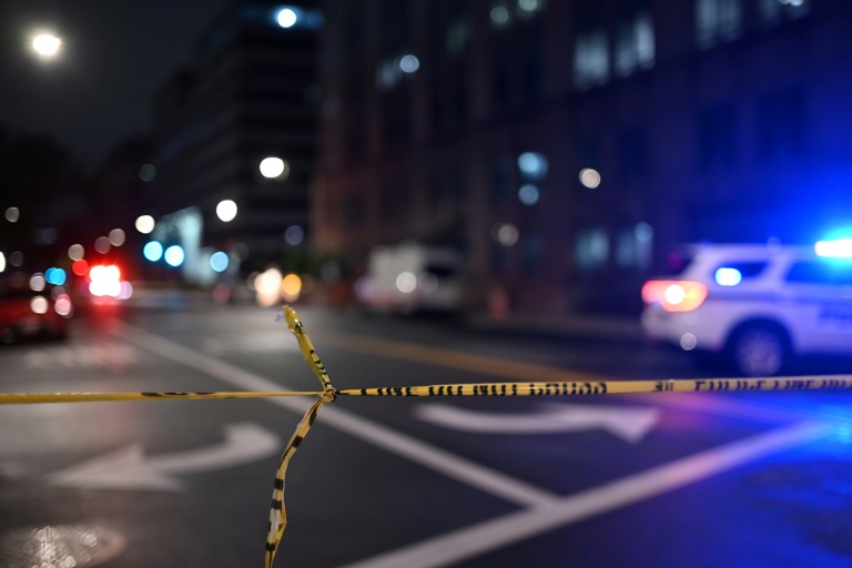 Devant le Musée juif de Washington (États-Unis) après la fusillade qui a fait deux morts le 21 mai 2025