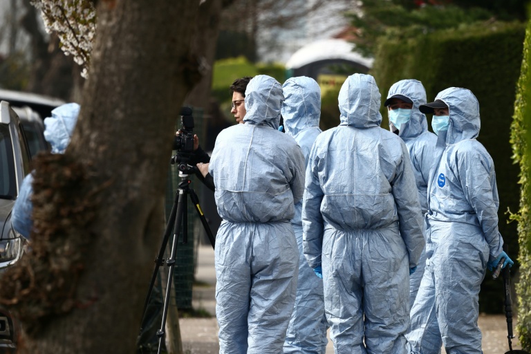 La police scientifique près du lieu où des ambulances de la communauté juive ont été attaquées, à Londres le 23 mars 2026