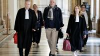Dany Leprince (c), accompagné de ses avocats Olivier Morice (g) et Missiva Chermak Felonneau, arrive au Palais de Justice de Paris, le 7 mai 2026