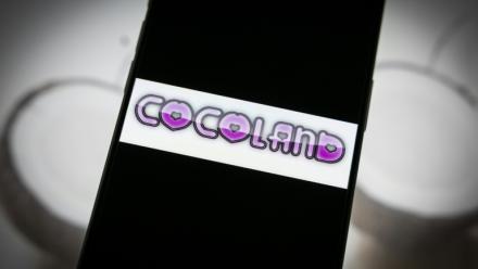 Le logo de la plateforme Cocoland sur l'écran d'un smartphone à Paris, le 28 avril 2026