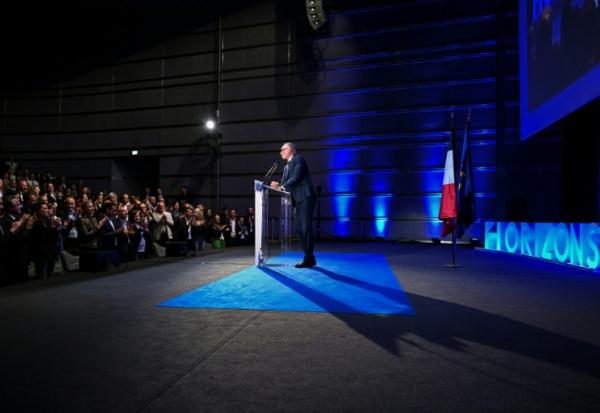 Le président du parti Horizons et candidat à la présidentielle, Edouard Philippe, s'adresse aux cadres de son parti, le 10 mai 2026 à Reims  