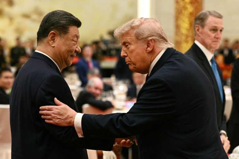 Le président chinois Xi Jinping et son homologue américain Donald Trump le 14 mai 2026 au Palais du peuple à Pékin.