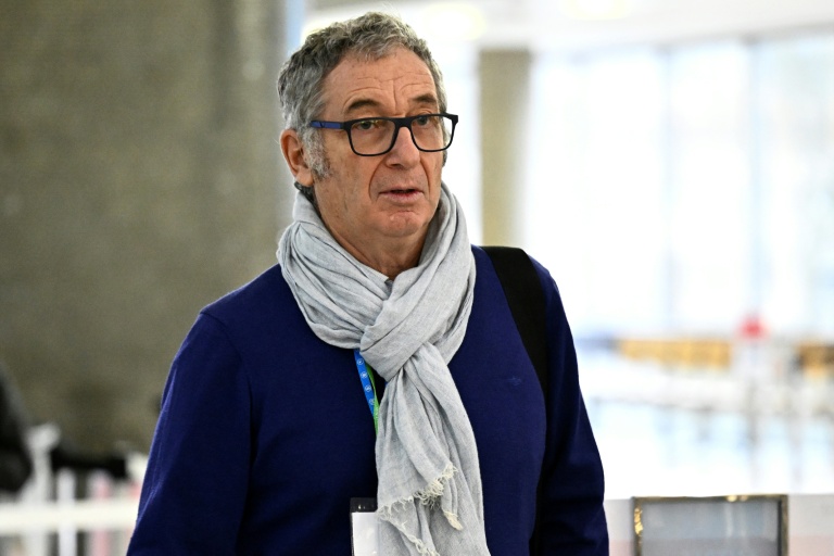 Eric Mouzin, le père d'Estelle Mouzin, arrive à la cour d'assises pour assister au procès de Monique Olivier, ex-femme du tueur en série Michel Fourniret, le 14 décembre 2023 à Nanterre, près de Paris