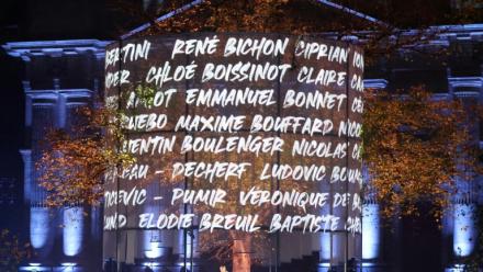 Cérémonie d'inauguration du jardin du 13 novembre 2015, à Paris, en hommage aux victimes des attentats perpétrés il y a dix ans, le  dans la capitale et à Saint-Denis