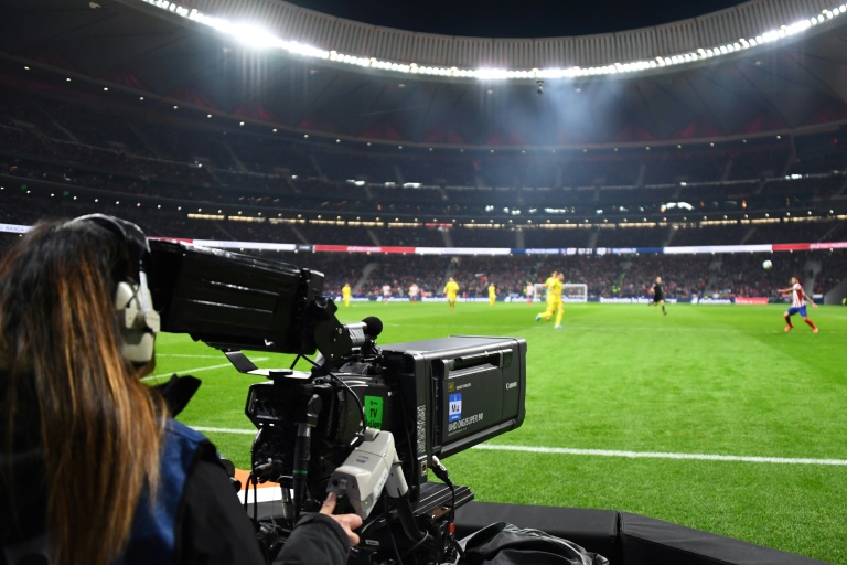 Une camerawoman lors d'un match de Liga au Metropolitano, le 23 février 2020 à Madrid