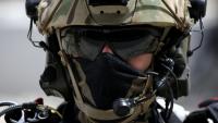 Un militaire française prend part à une démonstration pendant le salon de défense Eurosatory, le 16 juin 2024