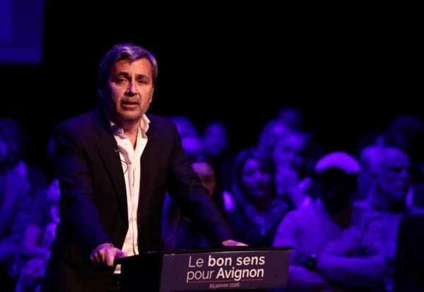 L'ancien journaliste Olivier Galzi, candidat sans étiquette aux élections municipales, le 29 janvier 2026 à Avignon
