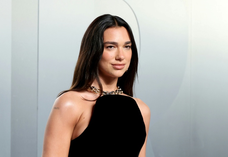 La chanteuse britannique Dua Lipa assiste à la soirée des Oscars 2026 organisée par Vanity Fair à Los Angeles, le 15 mars 2026