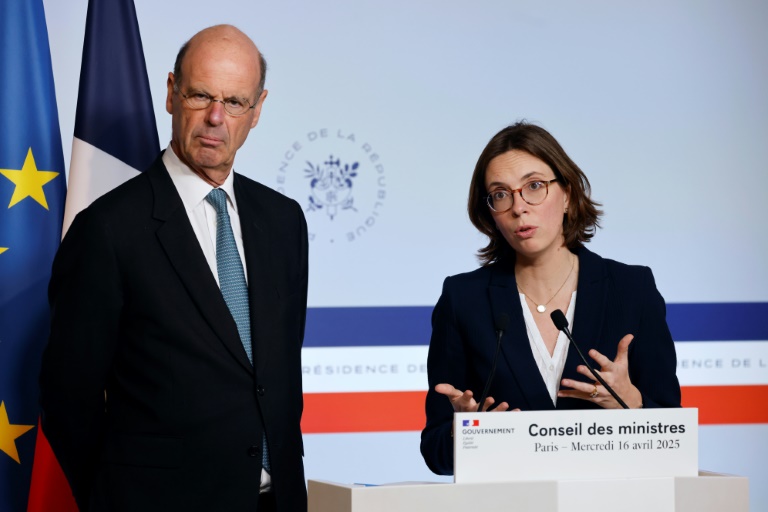 Les ministres de l'Economie Eric Lombard et des Comptes publics Amélie de Montchalin le 16 avril 2025 à Paris