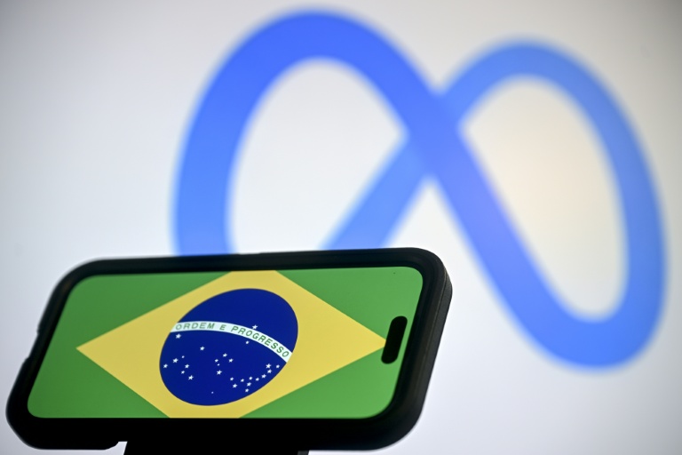 La justice électorale a donné 24 heures à Meta pour prouver que le géant de la tech réserve un traitement égalitaire sur ses réseaux aux campagnes du président sortant Luiz Inácio Lula da Silva et de son adversaire conservateur Flávio Bolsonaro