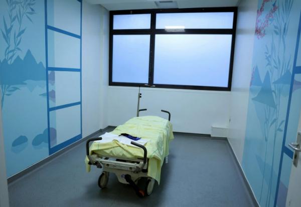 "La très nette détérioration" des comptes des hôpitaux publics "s'explique notamment par la sortie progressive des dispositifs exceptionnels de soutien pour faire face à la crise sanitaire"