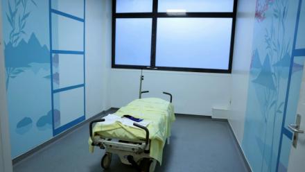 "La très nette détérioration" des comptes des hôpitaux publics "s'explique notamment par la sortie progressive des dispositifs exceptionnels de soutien pour faire face à la crise sanitaire"