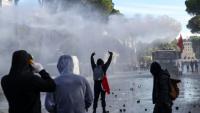 Heurts entre policiers et manifestants qui dénoncent mauvaises conditions d'études, la corruption et exigeant la démission du Premier ministre albanais Edi Rama, le 24 octobre 2026 à Tirana