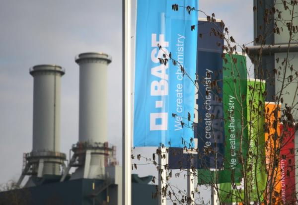 Logo de BASF à son siège de Ludwigshafen en février 2023