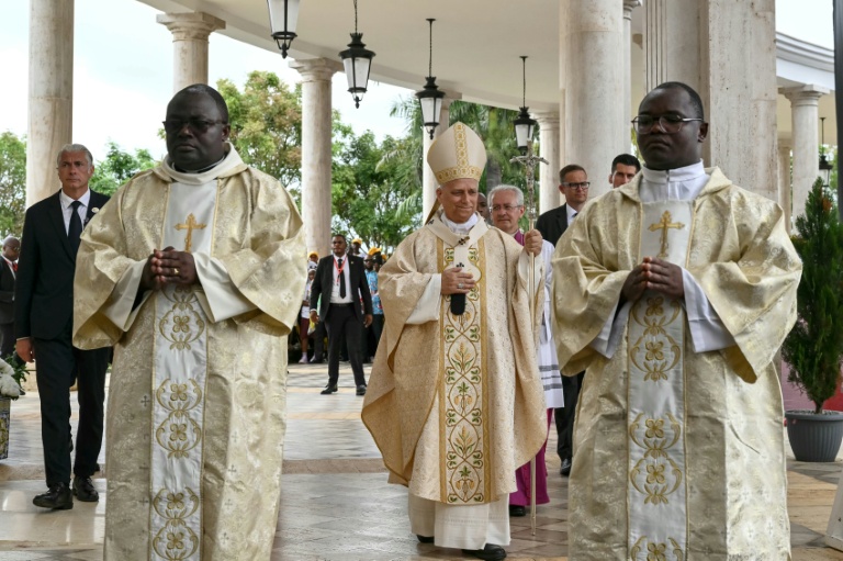 Le pape se rend dans la basilique de Mongomo, en Guinée équatoriale, afin d'y célébrer une messe, le 22 avril 2026 