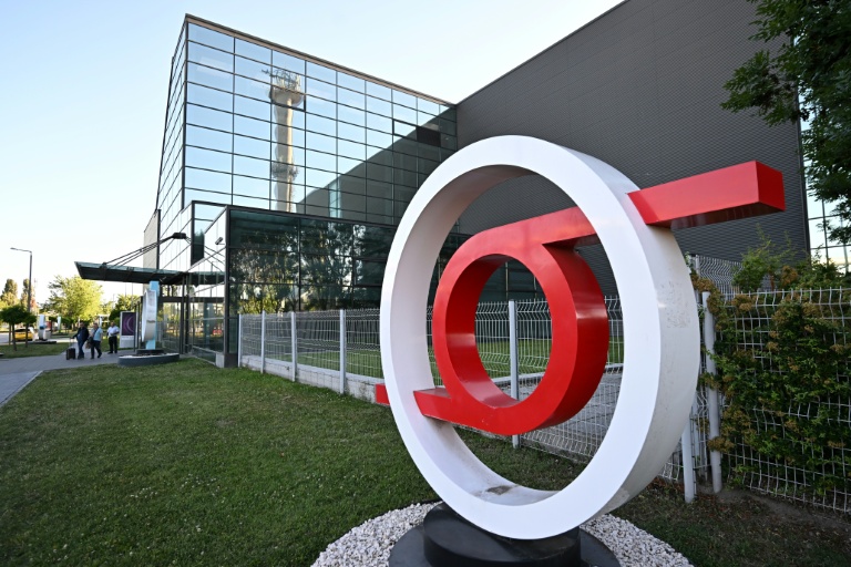 Photo prise le 28 mai 2026 du logo du groupe audiovisuel public hongrois MTVA à Budapest 