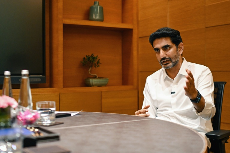 Le ministre des Technologies de l'information de l'Etat indien de l'Andhra Pradesh, dans le sud-est du pays, Nara Lokesh, le 4 janvier 2026 lors d'un entretien à l'AFP à New Delhi