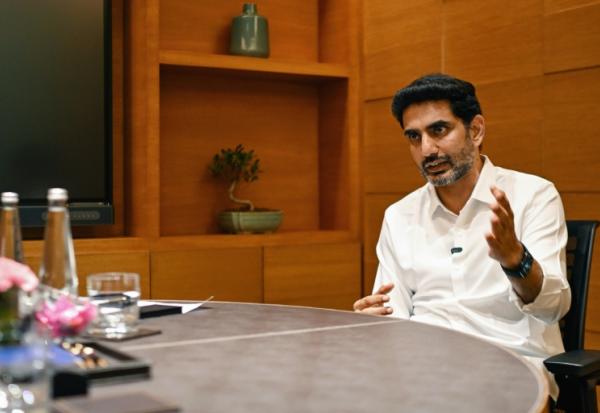 Le ministre des Technologies de l'information de l'Etat indien de l'Andhra Pradesh, dans le sud-est du pays, Nara Lokesh, le 4 janvier 2026 lors d'un entretien à l'AFP à New Delhi