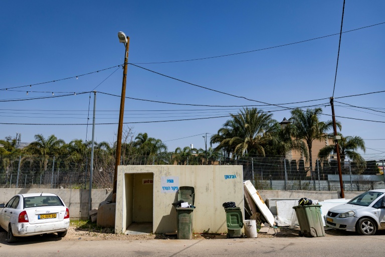 Un mini abri anti-aérien dans la ville arabe de Sakhnin, dans le nord d'Israël, le 12 mars 2026