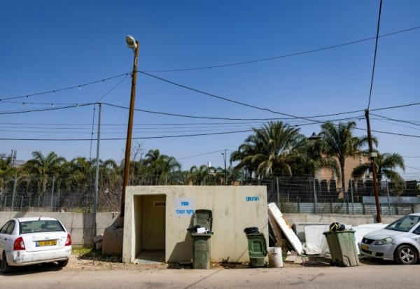 Un mini abri anti-aérien dans la ville arabe de Sakhnin, dans le nord d'Israël, le 12 mars 2026
