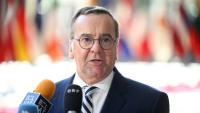 Le ministre allemand de la Défense, Boris Pistorius, fait une déclaration à son arrivée à une réunion du Conseil de défense au siège de l'UE à Bruxelles, le 20 mai 2025