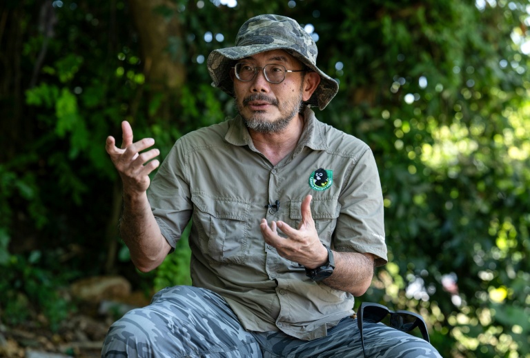 Teo Hoon Cheng, lors d'un entretien près de la troisième passerelle destinée aux singes langurs dans la banlieue de Batu Ferringhi ,à George Town, sur l'île de Penang, le 8 avril 2026 en Malaisie