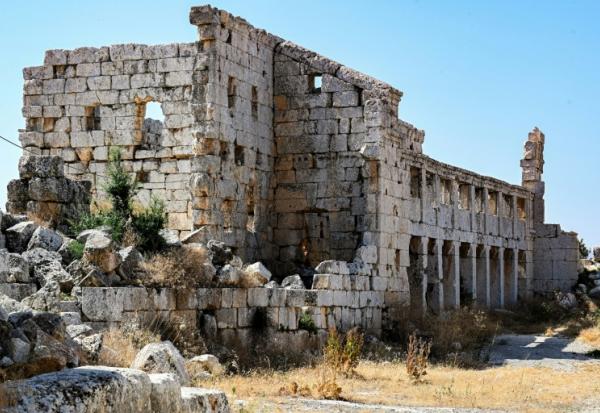 Les ruines de l'église Saint-Siméon, datant du Ve siècle, à une trentaine de kilomètres au nord-ouest d'Alep, dans le nord de la Syrie, le 18 juillet 2026, lors d'une visite d'archéologues français