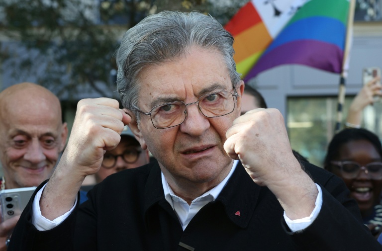 Le leader de la France insoumise Jean-Luc Melenchon dans le cortège de la Marche des fiertés pour la défense des droits des personnes LGBT+, le 3 octobre 2026 à Paris