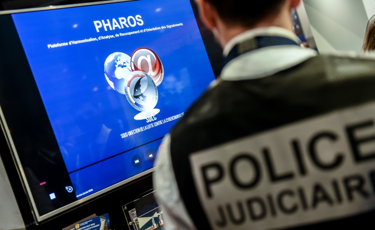 La justice a ouvert une enquête après le décès en direct d'un homme, star depuis des mois de vidéos diffusées en direct le montrant se faire frapper ou humilier, des contenus dénoncés comme une 