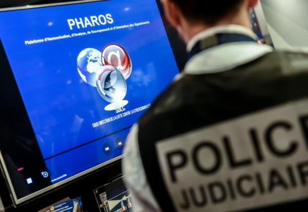 La justice a ouvert une enquête après le décès en direct d'un homme, star depuis des mois de vidéos diffusées en direct le montrant se faire frapper ou humilier, des contenus dénoncés comme une "horreur absolue" par le gouvernement