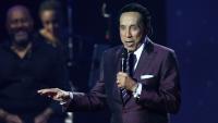 Smokey Robinson sur scène à Los Angeles, le 3 février 2023